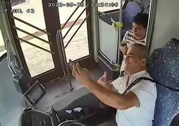 Antalya'da ilginç anlar! Çocuklarını unutup otobüsten indiler