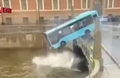 Otobüs nehre düştü! İşte o anlar…