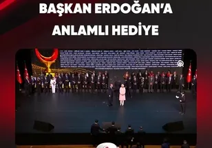BAŞKAN ERDOĞAN'A ANLAMLI HEDİYE