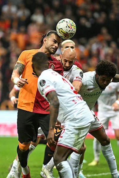 1674332410184.jpg Galatasaray'a Giresunspor maçı öncesi kötü haber! Maçın son dakikalarında cezalı duruma düştü... - 3