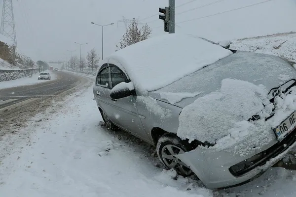 Ankara'da kar yağışı ulaşımı etkiledi! Mansur Yavaş ilk karda sınıfta kaldı! - 1