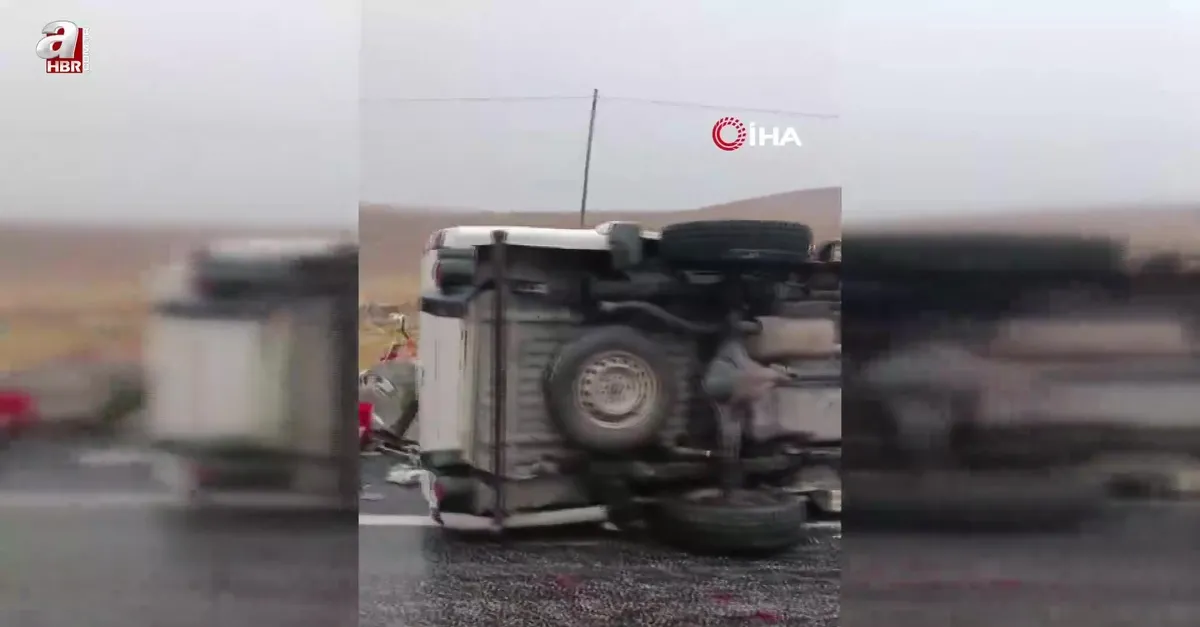 Elazığ’da kaygan yolda kamyonet devrildi