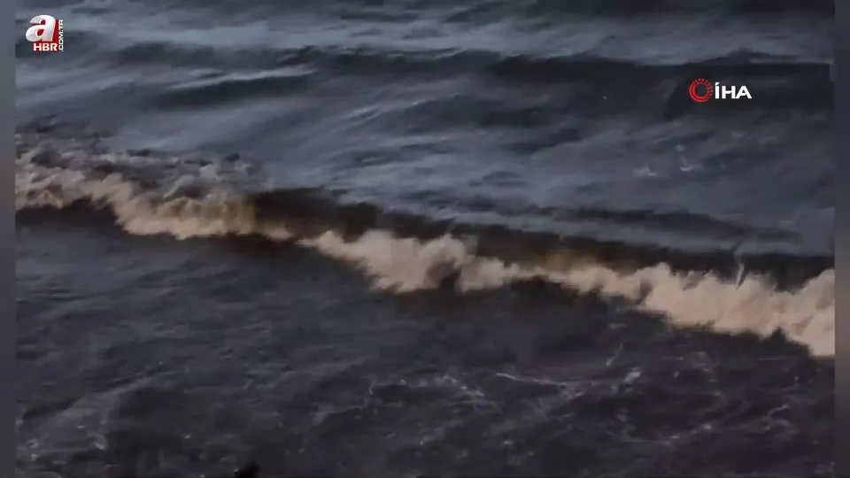 Van Gölü’de dev dalgalar oluştu!