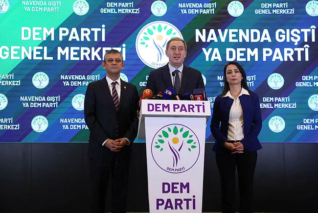 dem-partisiden-chpye-ittifak-resti-ilk-yardim-cantasi-degiliz-yedek-guc-degiliz-1702754454111.jpg DEM Partisi’nden CHP’ye ittifak resti: İlk yardım çantası değiliz, yedek güç değiliz - 1