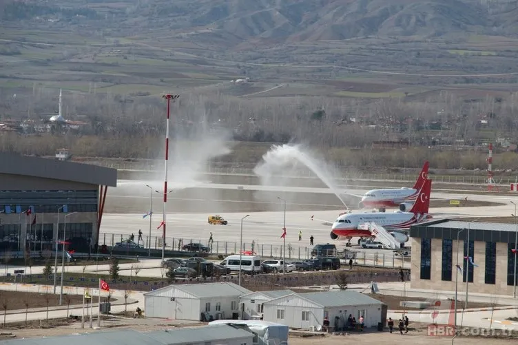 Başkan Erdoğan Tokat Havalimanı'nı açtı! Kokpitten böyle izledi