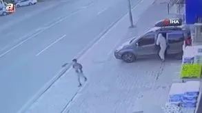 Motosikletteki yolcu havada taklalar attı