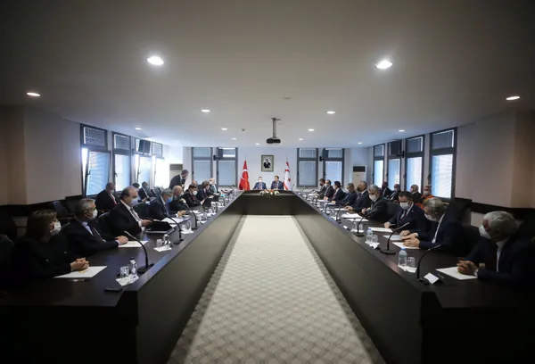 son-dakika-turkiyeden-kibrisa-40-bin-doz-asi-daha-1613044874776.jpg Son dakika: Türkiye'den Kıbrıs'a 40 bin doz aşı daha - 1