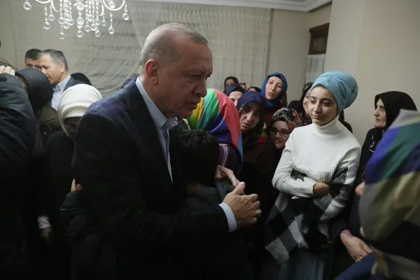 Son dakika: Başkan Erdoğan'dan İdlib şehidi Uzman Çavuş Emre Baysal’ın ailesine taziye ziyareti - 1