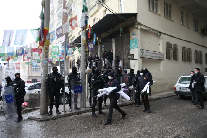 Son dakika: DBP Diyarbakır İl Başkanı Seval Gülmez gözaltına alındı! HDP’li 4 vekil ve il başkanına soruşturma - 3