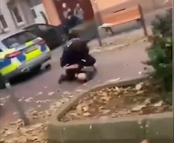 Almanya’da kan donduran polis şiddeti: Portekizli genci yere yatırıp canice yumrukladılar