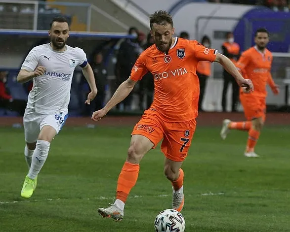 Başakşehir küme düşme hattındaki kritik maçta Erzurumspor'u 2-1 yendi - 4