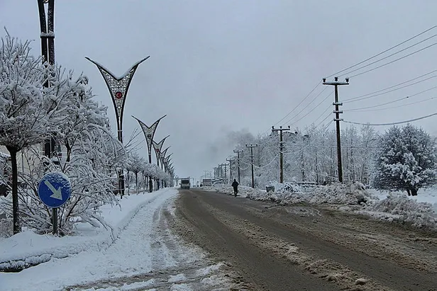 Bugün okullar tatil mi? 12 Ocak Çarşamba günü hangi illerde okullar tatil? Çanakkale, Ankara, Denizli, Edirne Valilik açıklamaları...