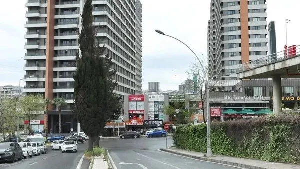 30-kattan-yere-cakildi-25-yasindaki-dilaray-karmazin-olumunde-canli-yayin-detayi-soke-etti-1712498410914.jpeg 30. kattan yere çakıldı! 25 yaşındaki Dilaray Karmaz'ın ölümünde canlı yayın detayı şoke etti! - 3