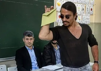 Ünlüler oylarını kullandı
