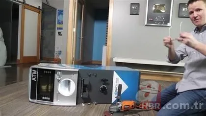 ATM cihazının içinden çıkanlar herkesi şaşırttı! Boş sanıyorlardı ama...