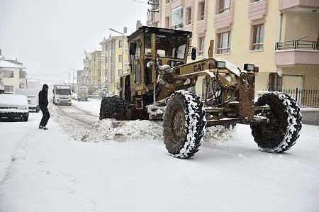 Kar yolları kapattı! Elektrikler kesildi, su şebekeleri dondu, okullar tatil - 2