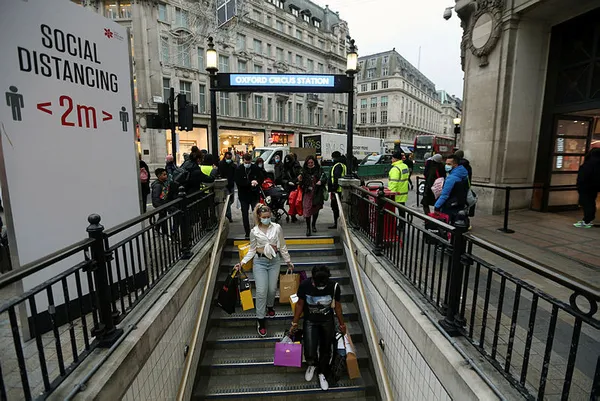İngiltere’de uygulanan Covid-19 karantinası sona erdi