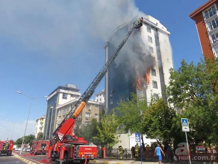 İstanbul Ataşehir’de plazada yangın
