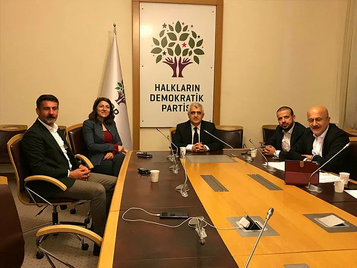 Vekilliği düşen HDP'li Ömer Faruk Gergerlioğlu Meclis'i neden terk etmiyor? - 2