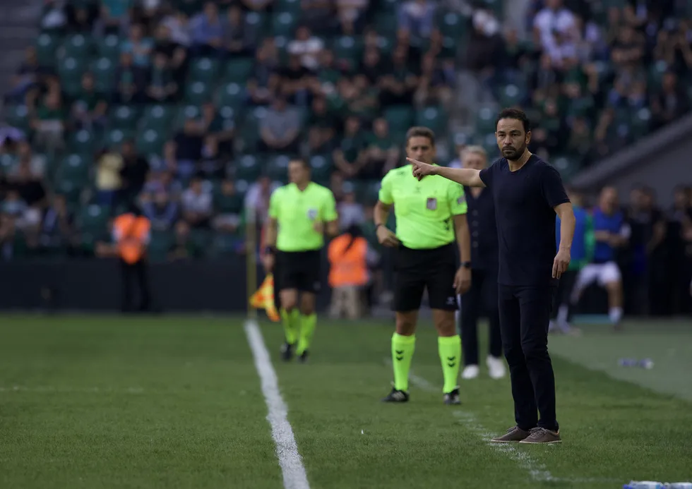 kocaelispor-gaziantep-fkyi-2-0lik-skorla-gecti-1789839526542.jpg Kocaelispor evinde Gaziantep FK'yı devirdi: Berkan Kutlu ve Agyei'nin golleriyle 2-0'lık galibiyet geldi - 3