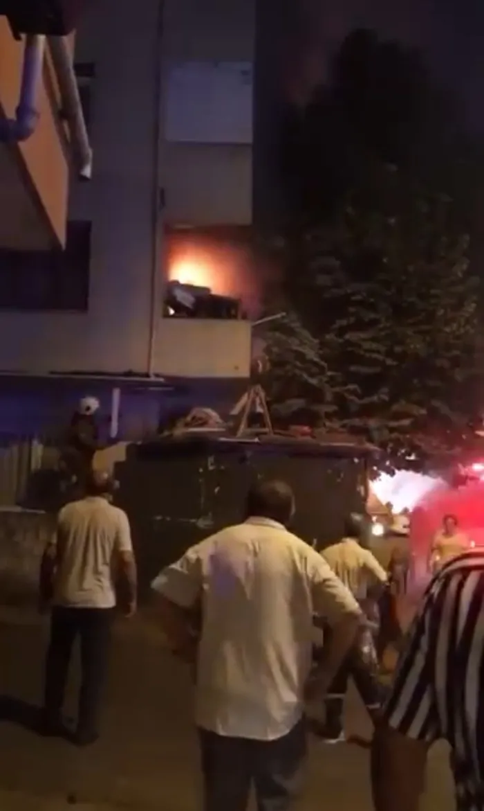 atasehirde-yangin-panigi-mahalle-sokaga-dokuldu-1720813155938.jpg Ataşehir'de yangın paniği! Mahalle sokağa döküldü - 1