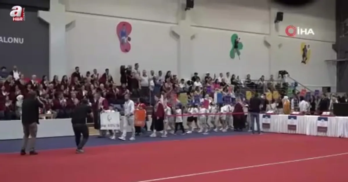 63 yaşında üniversite mezunu oldu