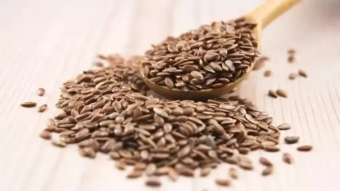 1 bardak suya 1 kaşık keten tohumu ekleyin! Bakın neye iyi geliyor...