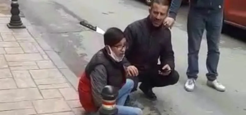 Samsun'da korkunç olay! Saldırganların fırlattığı bıçak başına saplandı!