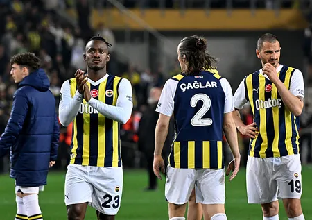 Fenerbahçe Olympiakos maçı | İsmail Kartal'a ağır sözler: Turu hediye etti