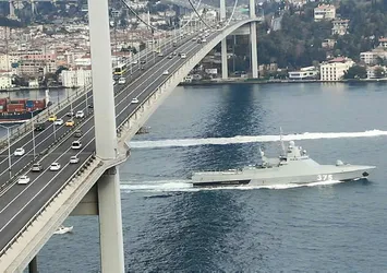 Rus savaş gemisi İstanbul Boğazı'ndan geçti