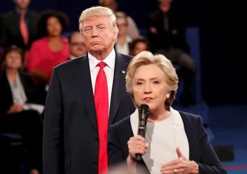 Hillary Clinton, Donald Trump'ın 9 puan önünde