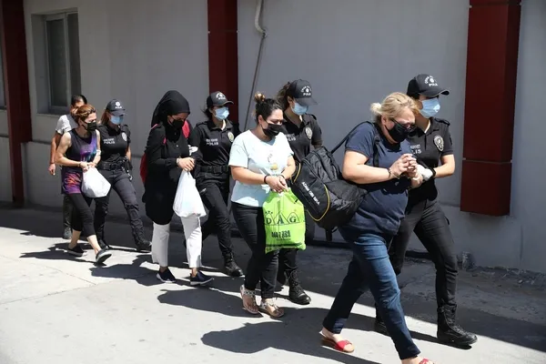 1628841120578.jpg Anadolu'nun detayları belli oluyor! Operasyon için yurda dönmesi beklenildi! Çete lideri öğretmenin banka hesaplarında dikkat çeken hareketlilik! - 5