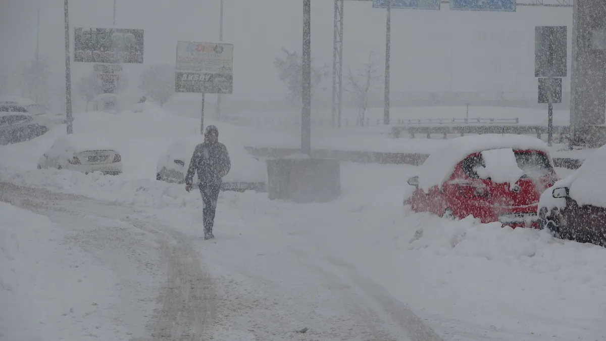 Bitlis’te kar kalınlığı 70 santimle rekora koşuyor!