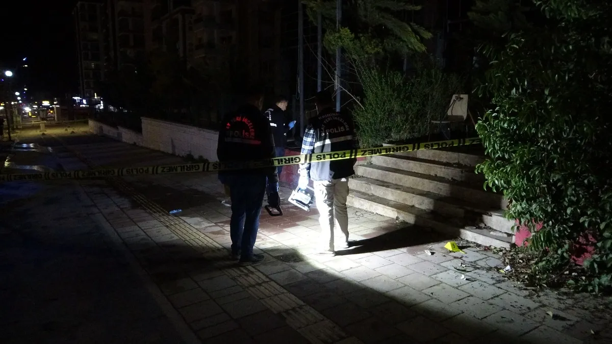 Malatya'da "su sıçratma" tartışması bıçaklı kavgaya döndü: 5 yaralı