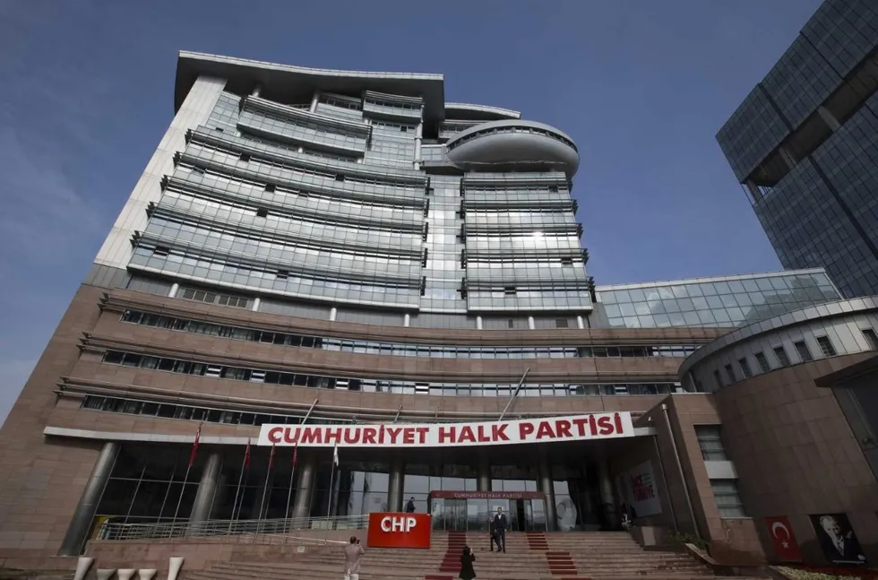CHP’li belediyeler ikiye bölündü: Özgür Özel’e büyükşehir şoku! - 5