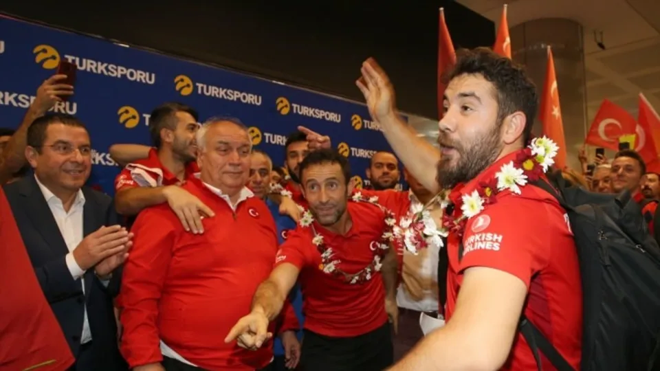 Gönüllerin şampiyonu yurda döndü!