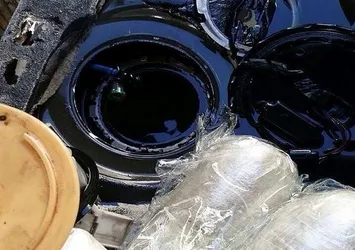 Yakıt deposundan 23 kilo esrar çıktı