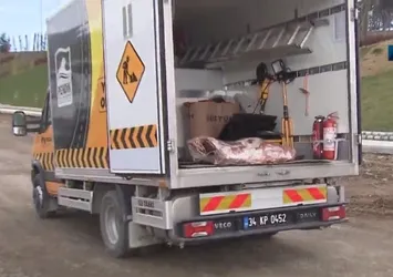 Kamyondan 5 bin liralık et düştü! 93 kilogramlık etin sahibi aranıyor