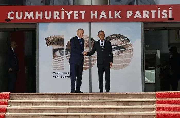 baskan-erdogandan-chpye-18-yil-sonra-ziyaret-tarihi-gorusmede-dakika-dakika-yasananlar-son-kulis-bilgileri-a-h-1718131151307.jpeg Başkan Erdoğan’dan CHP’ye 18 yıl sonra ziyaret! Tarihi görüşmede dakika dakika yaşananlar |Son kulis bilgileri A Haber’de | AK Partili Hüseyin Yayman: Siyasette yüzler gülüyor - 2