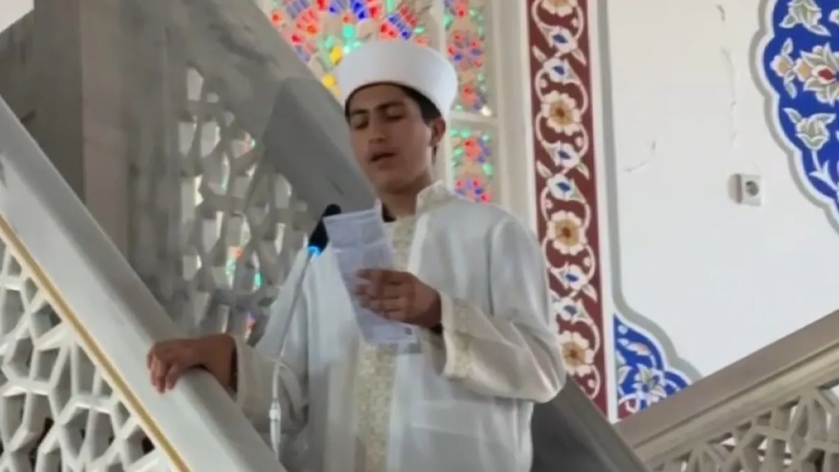 Genç hafızın Ayasofya hayali: İlk Cuma namazını Saray Camisi'nde kıldırdı