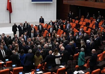 TBMM'de provokasyon nedeniyle emekli ikramiyesi görüşmeleri ertelendi