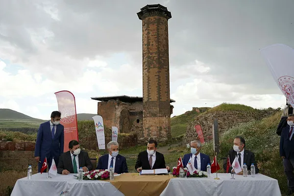 UNESCO Dünya Kültür Mirası Listesi’nde yer alıyor! 950 yıllık Ebu’l Manuçehr Camii’nde tarih yeniden canlanacak