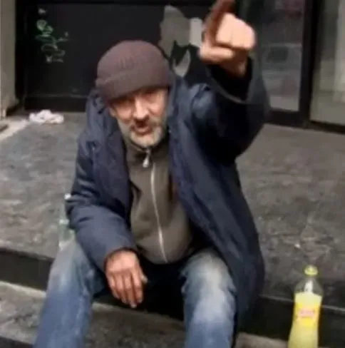 turkiyede-onu-tanimayan-yok-kenan-komutan-bursada-icler-acisi-haliyle-goruntulendi-1608499125600.jpg Türkiye'de onu tanımayan yok! Kenan komutan Bursa'da içler acısı haliyle görüntülendi - 6