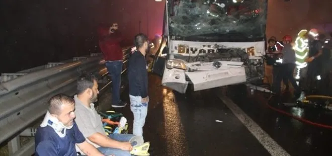 Anadolu Otoyolu’nda yolcu otobüsü ile kamyon çarpıştı