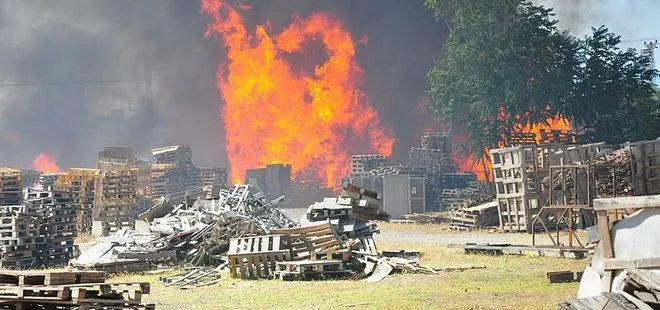 Manisa’da palet fabrikasında yangın