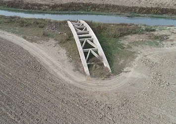 Seyhan Baraj Gölü çekildi! Yıllardır su altında kalan köprü gün yüzüne çıktı