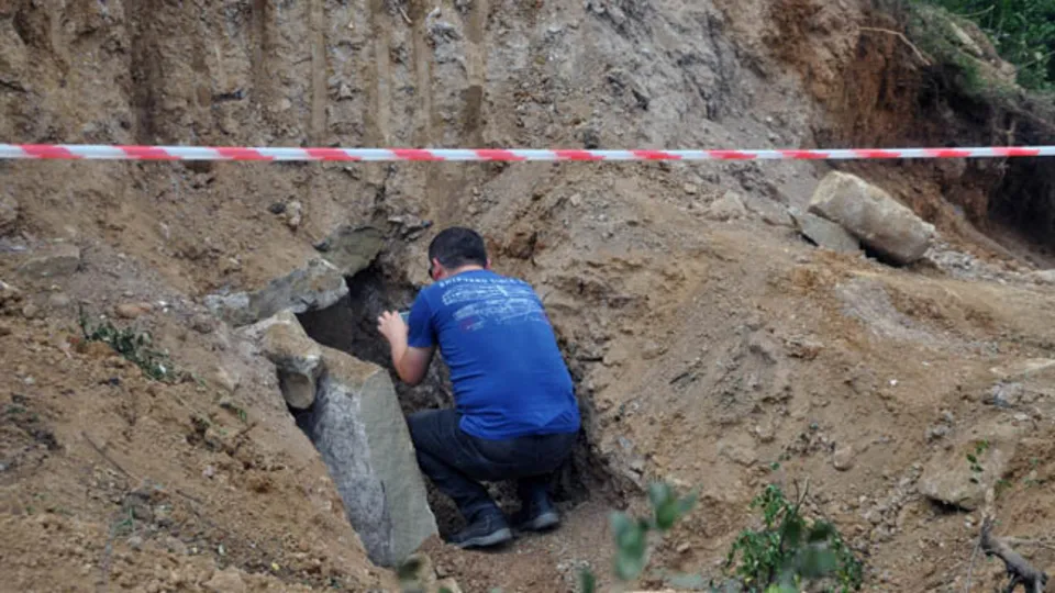 Yol genişletme kazısında ortaya çıktı! Hemen incelemeye aldılar