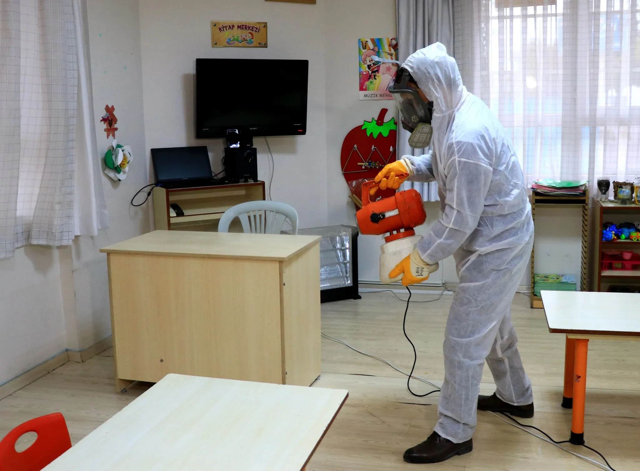 Fırsatçılar ilaçlama fiyatlarını yüzde bin artırdı! İlaçlama ücreti 1500 liraya çıktı