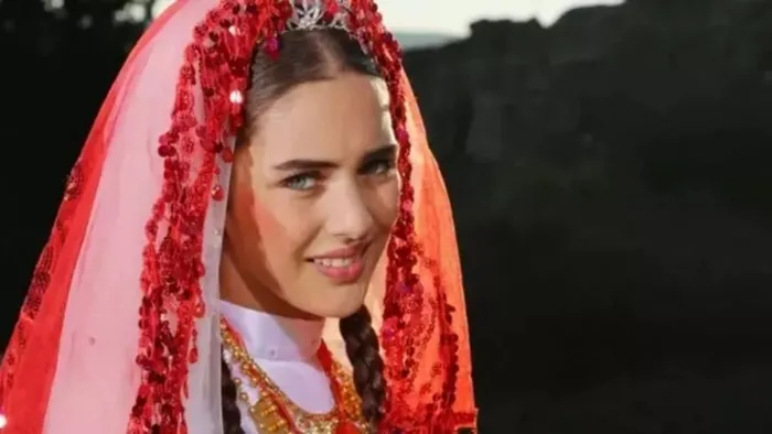 Küçük Gelin’in mavi gözlü yıldızı Çağla Şimşek’in son haline bakın!