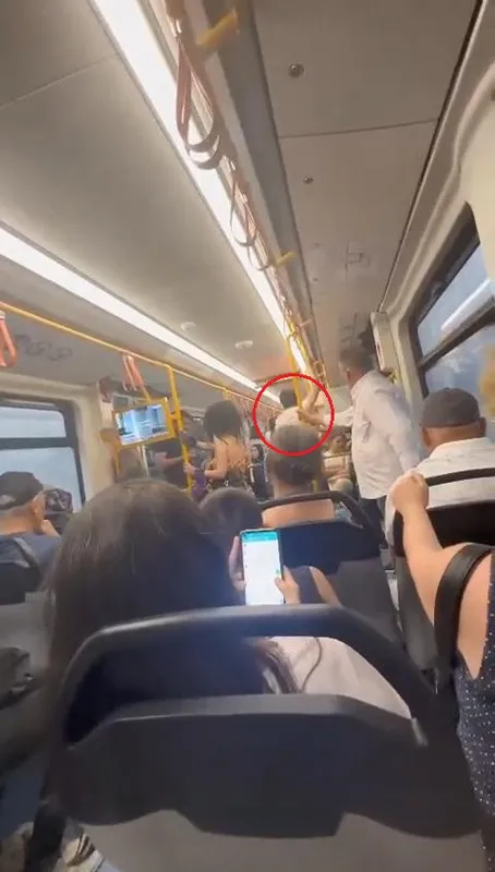 1691005657896.jpg Metroda kocasını sevgilisiyle yakaladı! Çileden çıktı: O eve giremeyeceksin bir daha - 2